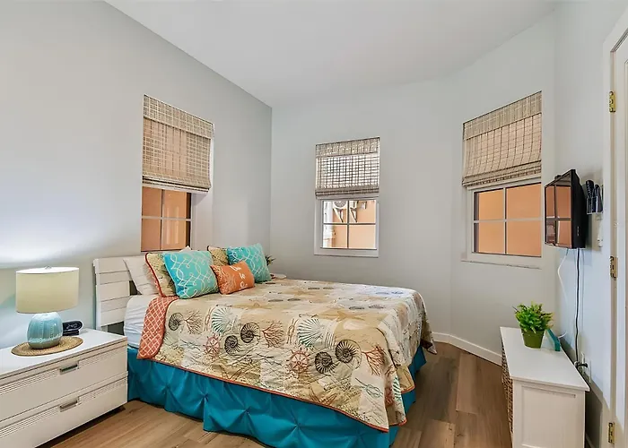 Clearwater Harborview Grande Spacious 6 Bedroom Sleeps 16 * Clearwater Beach